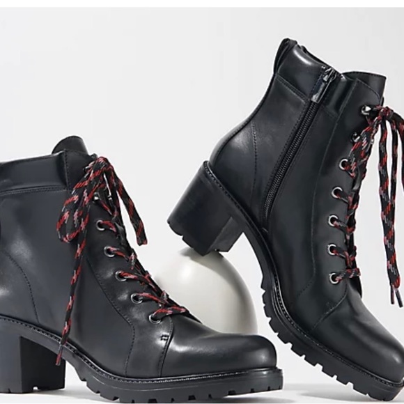 Vince Camuto chunky hiker boots with & zippers, size 6M
